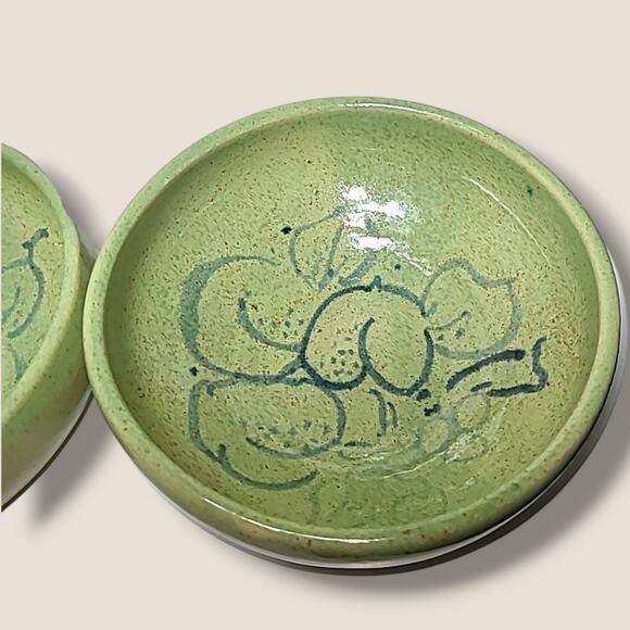 2 Vintage Art Pottery Bowls Hand Signed Wynonna '88 Green Blue 5.25" - Picture 3 of 7